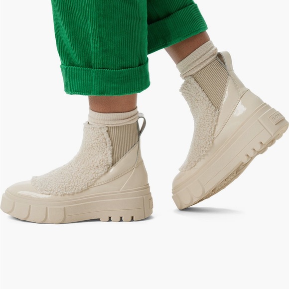 NWT Sorel Waterproof Cream Shearling Ankle Boots - Picture 4 of 10